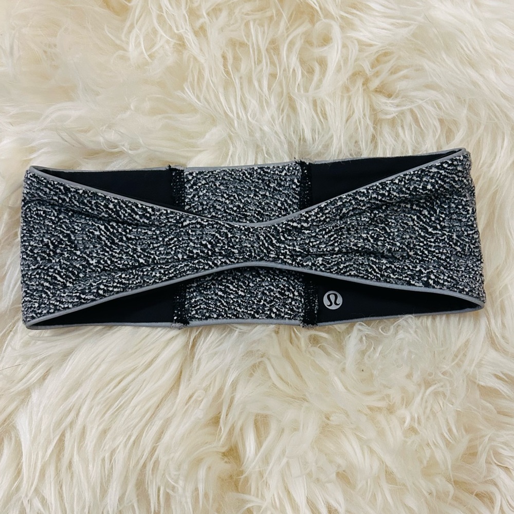 Lululemon Headband - stylish black and white textured fabric - ponytail hole